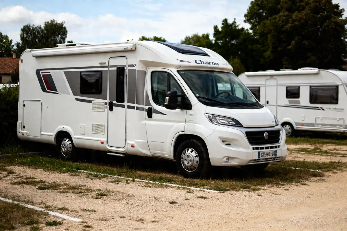 Camping-car Chinon : vente, location et aires camping-car